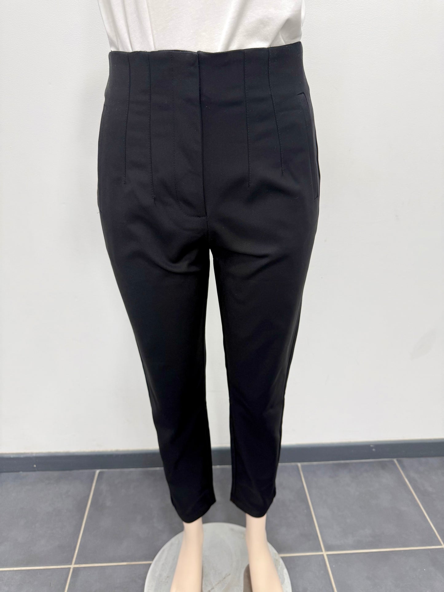 Pantalon noir coupe droite