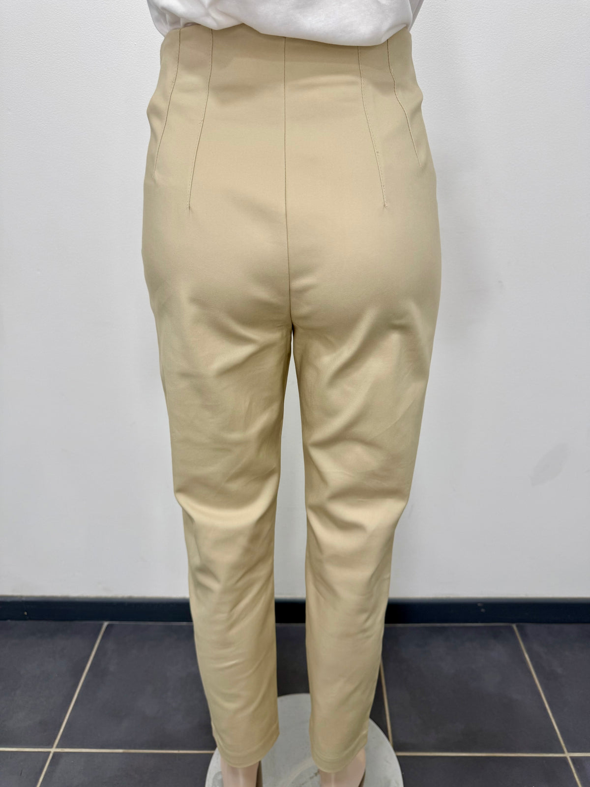 Pantalon beige coupe droite