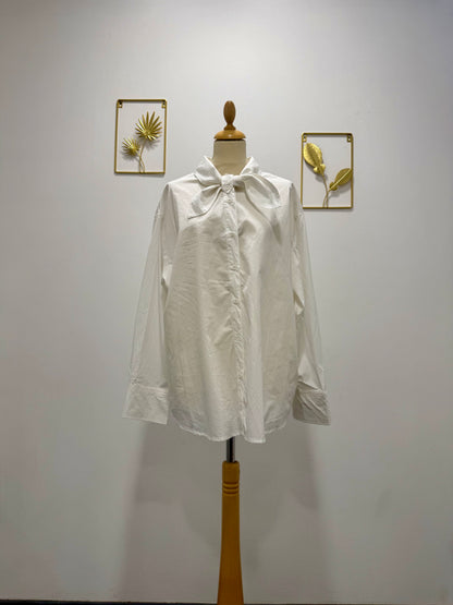 Chemise blanche à noeud