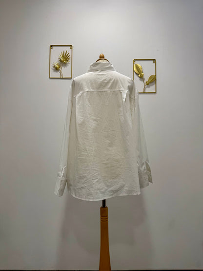 Chemise blanche à noeud