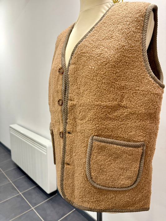 Gilet sans manches bouclettes