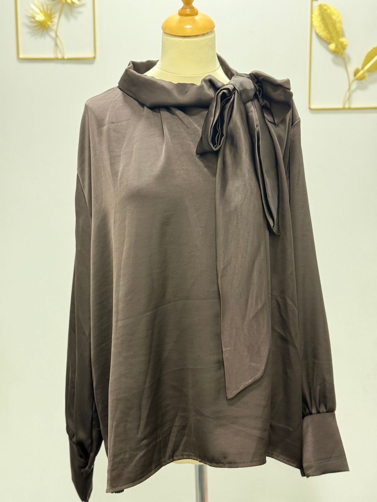 Blouse satinée à lavallière