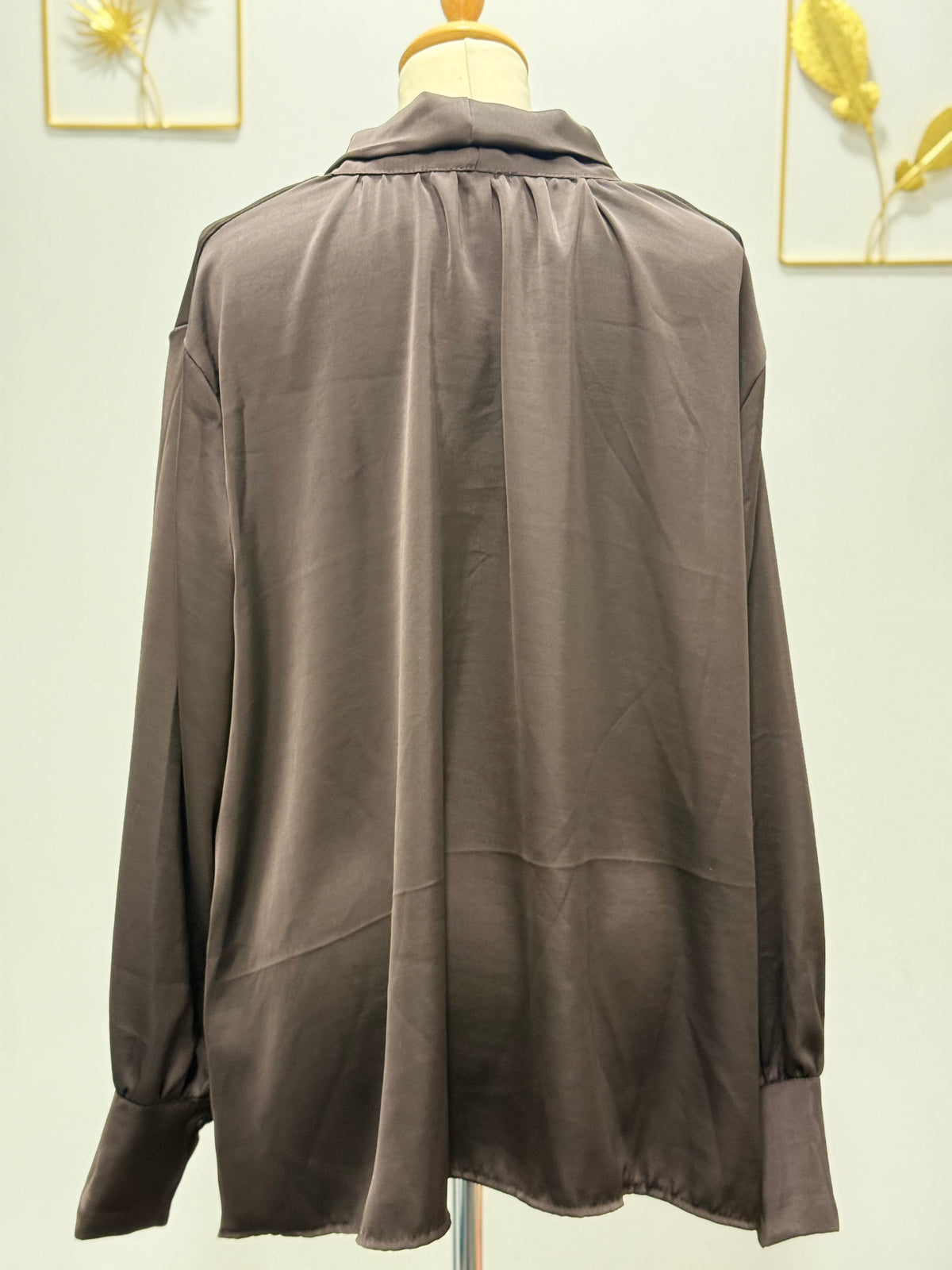 Blouse satinée à lavallière