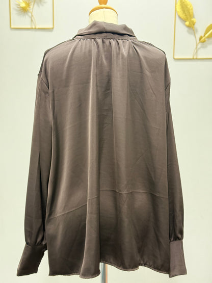 Blouse satinée à lavallière