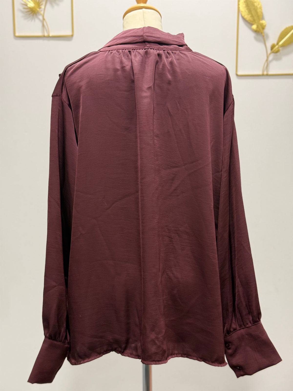 Blouse satinée à lavallière